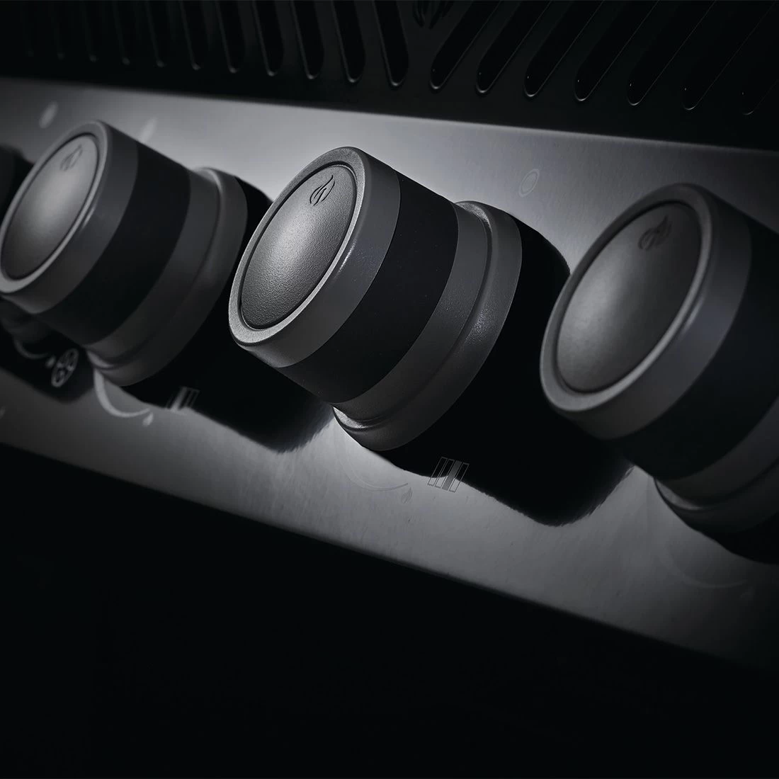 Napoleon Rogue XT 525 Mit SIZZLE ZONE Schwarz 6 Napoleon Rogue XT 525 Mit SIZZLE ZONE Schwarz – Bild 6